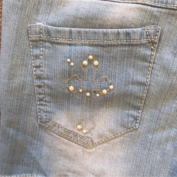 Jolt Distressed Denim Shorts Size 9 Light Blue Pearl Detail Embroidered Cross - Picture 8 of 14
